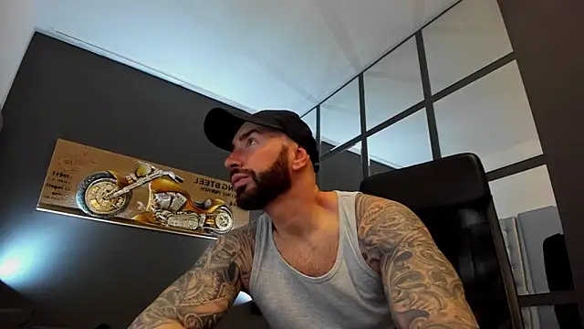 Snapshot of AronGrant chatting on March 17, 8:29 am AronGrant online show from March 17, 8:29 am