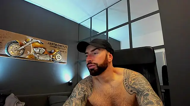 Snapshot of AronGrant chatting on December 4, 7:50 am AronGrant online show from December 4, 7:50 am