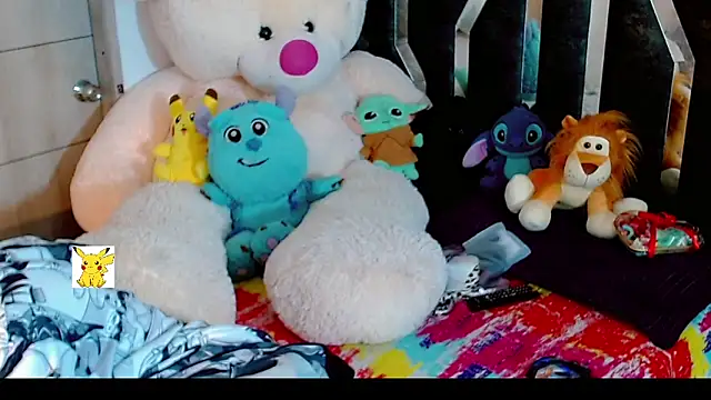 Snapshot of honey_skin chatting on February 3, 4:10 pm honey skin online show from February 3, 4:10 pm