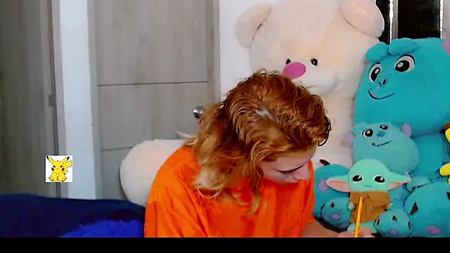 Snapshot of honey_skin chatting on December 5, 1:06 pm honey skin online show from December 5, 1:06 pm