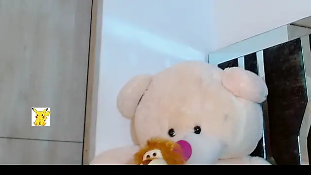 Snapshot of honey_skin chatting on February 9, 2:06 am honey skin online show from February 9, 2:06 am