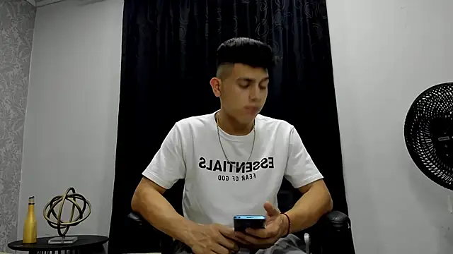 Snapshot of andrew_rose_ chatting on January 30, 10:41 pm andrew rose online show from January 30, 10:41 pm