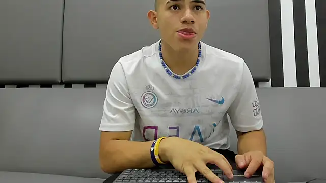 Snapshot of andrew_rose_ chatting on February 5, 7:53 pm andrew rose online show from February 5, 7:53 pm