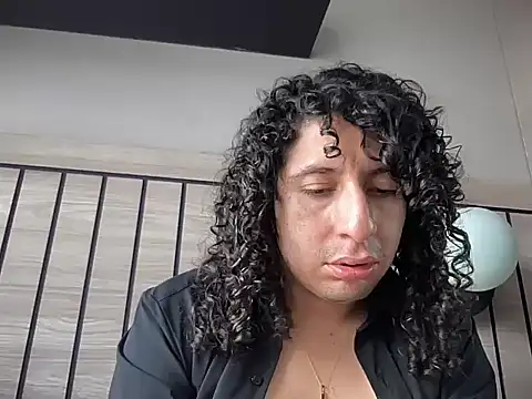 littlelatinhunter online show from May 22, 3:39 pm