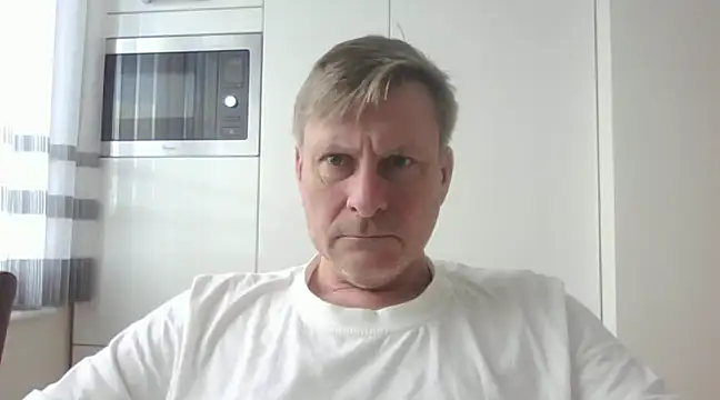 Snapshot of johnnym1 chatting on January 29, 9:01 am johnnym1 online show from January 29, 9:01 am