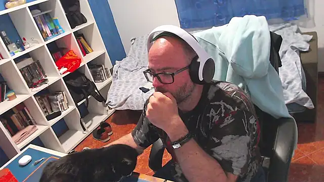 ravingr4d4 online show from May 8, 10:43 pm