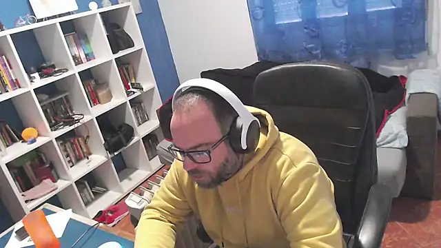 ravingr4d4 online show from November 28, 4:31 pm