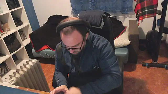 Snapshot of ravingr4d4 chatting on February 8, 10:19 pm ravingr4d4 online show from February 8, 10:19 pm