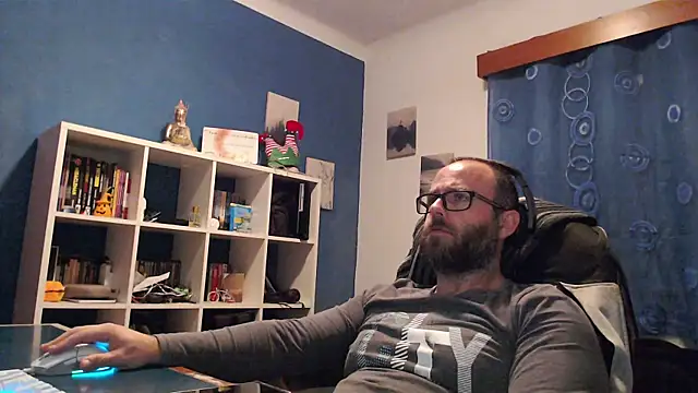 Snapshot of ravingr4d4 chatting on January 8, 10:37 pm ravingr4d4 online show from January 8, 10:37 pm