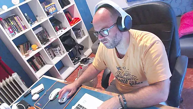 ravingr4d4 online show from June 24, 8:28 am