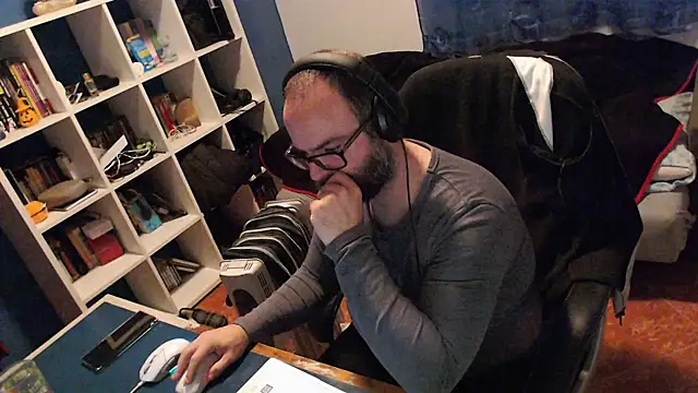 Snapshot of ravingr4d4 chatting on January 8, 9:32 am ravingr4d4 online show from January 8, 9:32 am