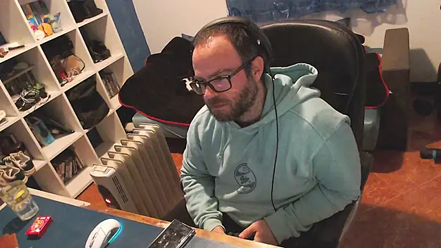 Snapshot of ravingr4d4 chatting on February 12, 9:33 pm ravingr4d4 online show from February 12, 9:33 pm