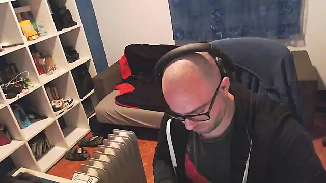 Snapshot of ravingr4d4 chatting on February 20, 10:26 pm ravingr4d4 online show from February 20, 10:26 pm