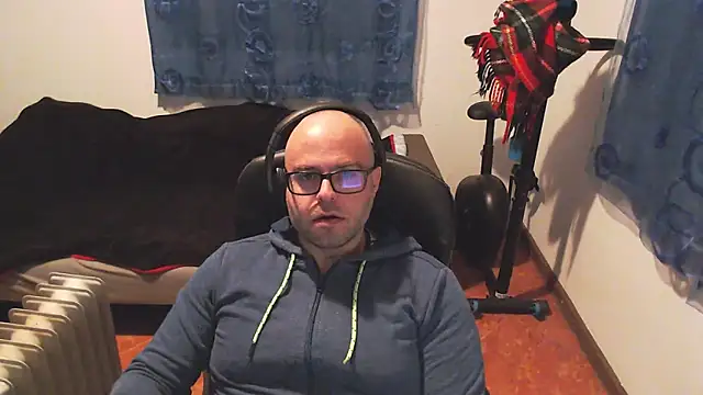 Snapshot of ravingr4d4 chatting on February 19, 9:25 pm ravingr4d4 online show from February 19, 9:25 pm