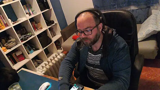 Snapshot of ravingr4d4 chatting on December 25, 10:37 pm ravingr4d4 online show from December 25, 10:37 pm