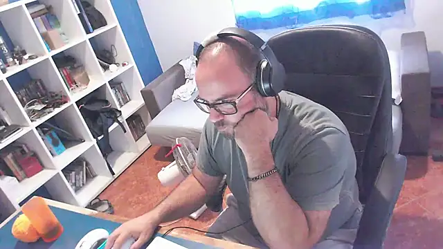 Snapshot of ravingr4d4 chatting on October 1, 1:15 pm ravingr4d4 online show from October 1, 1:15 pm