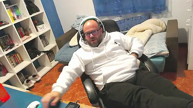 ravingr4d4 online show from January 7, 11:43 pm