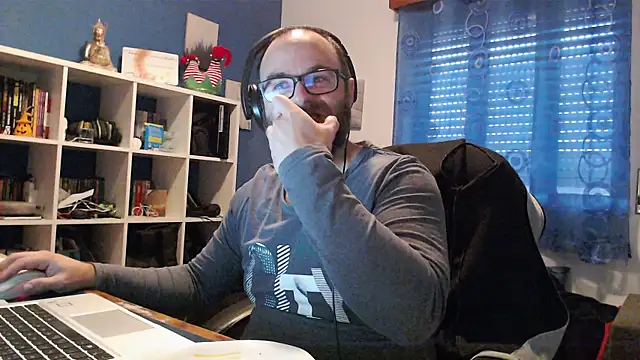 Snapshot of ravingr4d4 chatting on January 9, 9:16 am ravingr4d4 online show from January 9, 9:16 am