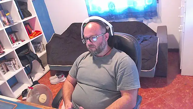 ravingr4d4 online show from June 9, 1:13 pm
