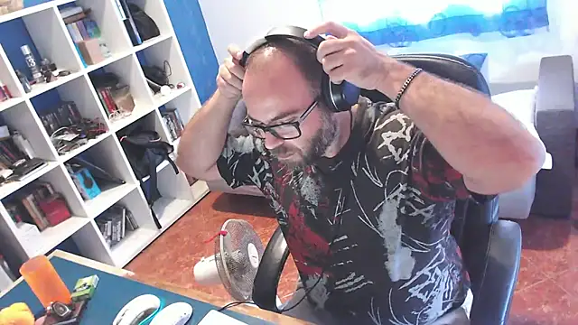 Snapshot of ravingr4d4 chatting on October 3, 1:27 pm ravingr4d4 online show from October 3, 1:27 pm