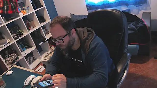 Snapshot of ravingr4d4 chatting on February 13, 12:11 pm ravingr4d4 online show from February 13, 12:11 pm