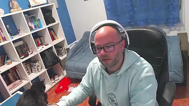 ravingr4d4 online show from May 3, 8:33 pm