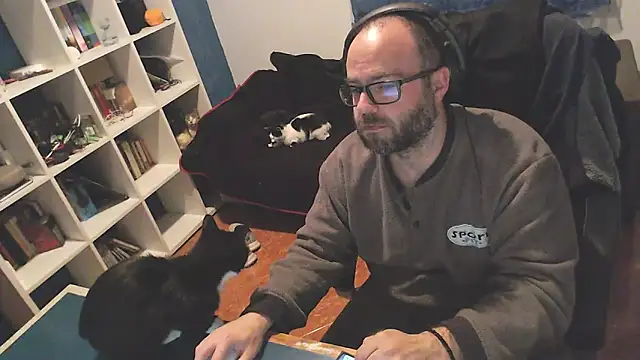 Snapshot of ravingr4d4 chatting on March 21, 12:40 am ravingr4d4 online show from March 21, 12:40 am