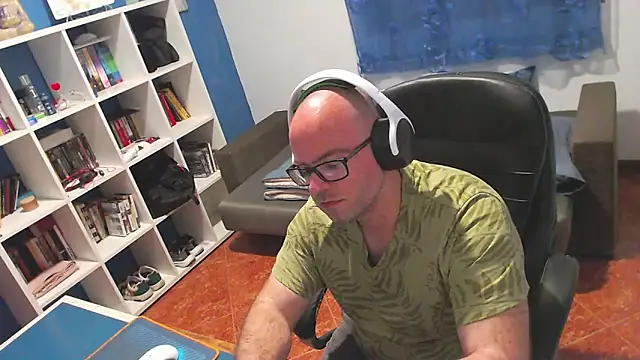 ravingr4d4 online show from April 25, 9:45 pm