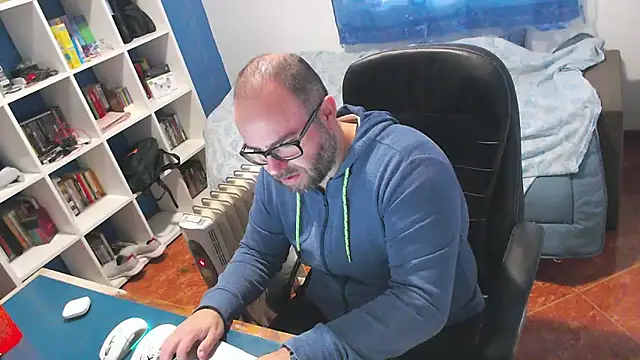 ravingr4d4 online show from January 9, 9:03 am