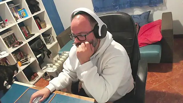 ravingr4d4 online show from March 28, 9:15 pm