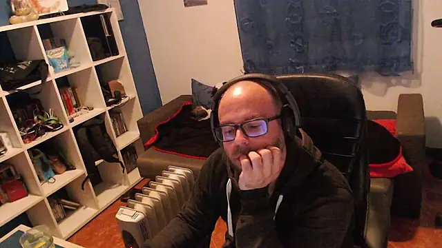Snapshot of ravingr4d4 chatting on December 9, 10:37 pm ravingr4d4 online show from December 9, 10:37 pm