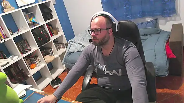 ravingr4d4 online show from February 18, 11:35 pm