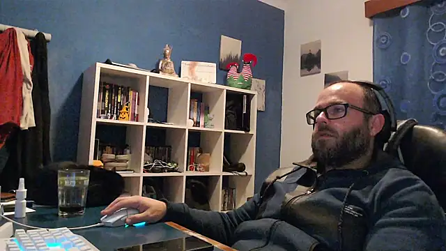 Snapshot of ravingr4d4 chatting on January 1, 9:31 pm ravingr4d4 online show from January 1, 9:31 pm