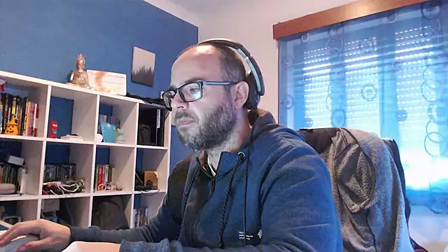 Snapshot of ravingr4d4 chatting on December 19, 9:07 am ravingr4d4 online show from December 19, 9:07 am