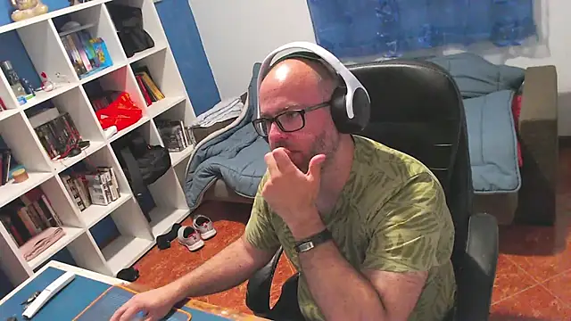 ravingr4d4 online show from May 4, 9:16 pm