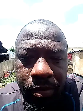 Snapshot of Robzevyrus chatting on October 21, 10:07 am Robzevyrus online show from October 21, 10:07 am