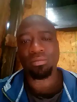 Snapshot of Robzevyrus chatting on October 4, 10:20 am Robzevyrus online show from October 4, 10:20 am