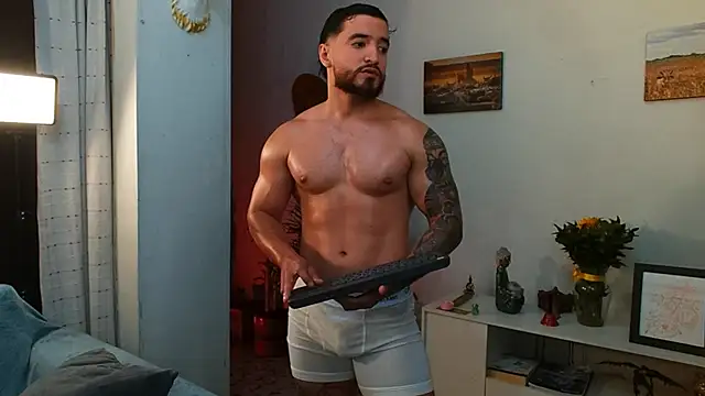 Snapshot of AndrewMartinez chatting on October 1, 12:14 am AndrewMartinez online show from October 1, 12:14 am