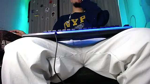 Snapshot of zacwatson_ chatting on December 2, 3:34 pm zacwatson online show from December 2, 3:34 pm