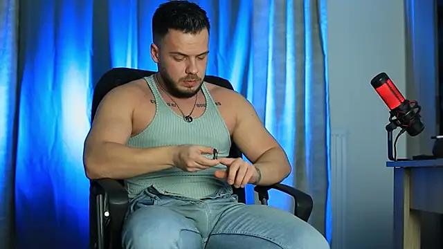 Snapshot of juliusmasters chatting on January 11, 10:18 pm juliusmasters online show from January 11, 10:18 pm