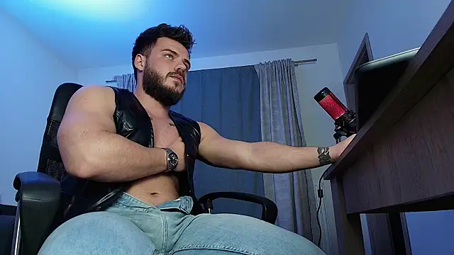 Snapshot of juliusmasters chatting on December 9, 9:33 pm juliusmasters online show from December 9, 9:33 pm