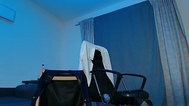 Snapshot of juliusmasters chatting on December 27, 7:18 am juliusmasters online show from December 27, 7:18 am