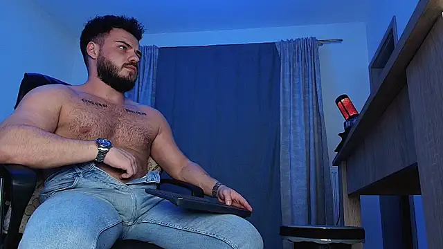 Snapshot of juliusmasters chatting on December 4, 7:34 pm juliusmasters online show from December 4, 7:34 pm