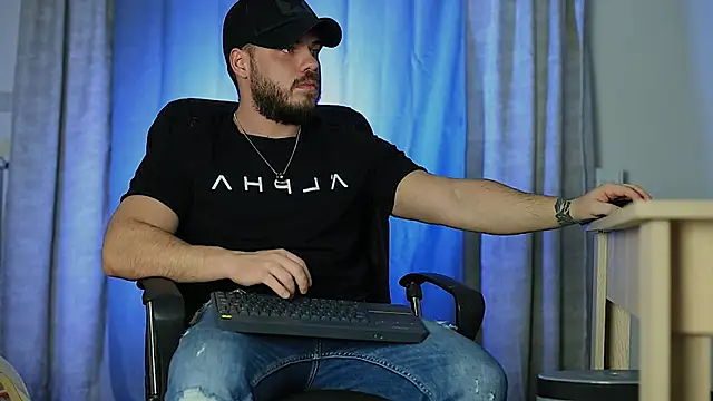 Snapshot of juliusmasters chatting on January 5, 6:24 pm juliusmasters online show from January 5, 6:24 pm