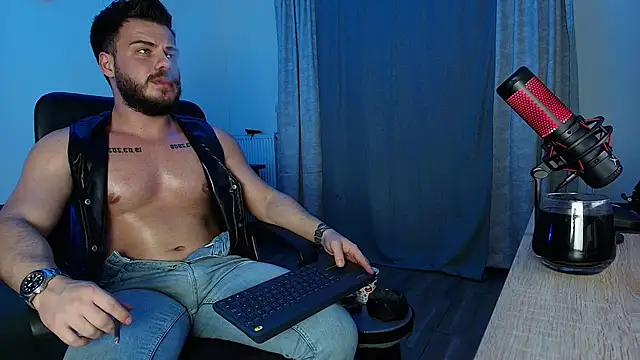 Snapshot of juliusmasters chatting on December 11, 9:00 pm juliusmasters online show from December 11, 9:00 pm