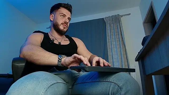 Snapshot of juliusmasters chatting on December 23, 11:06 pm juliusmasters online show from December 23, 11:06 pm