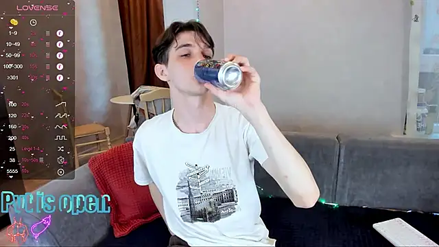 Aaron Boom online show from May 13, 3:53 pm