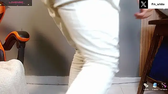 Snapshot of Mr_WhiteCock chatting on October 18, 12:04 am Mr WhiteCock online show from October 18, 12:04 am