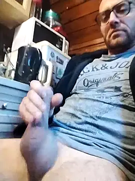 tomee83 online show from October 19, 5:34 am