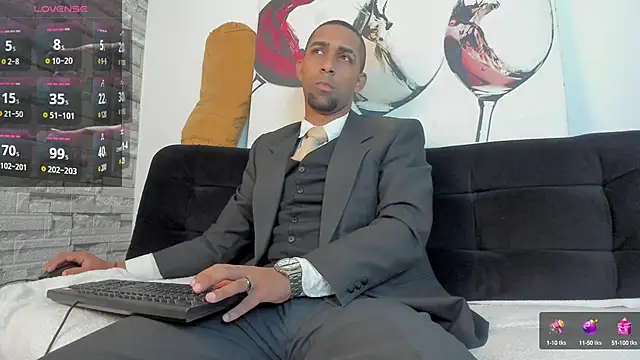 Snapshot of Paolo_johnson chatting on January 15, 11:43 am Paolo johnson online show from January 15, 11:43 am